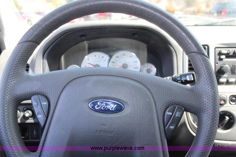 image for item K8949 2005 Ford Escape Hybrid SUV