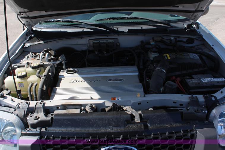 image for item K8949 2005 Ford Escape Hybrid SUV
