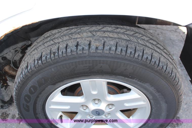 image for item K8949 2005 Ford Escape Hybrid SUV