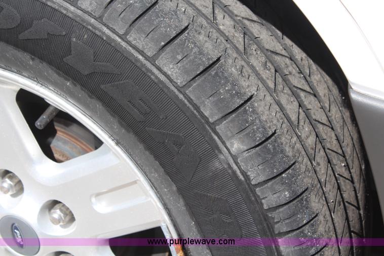 image for item K8949 2005 Ford Escape Hybrid SUV