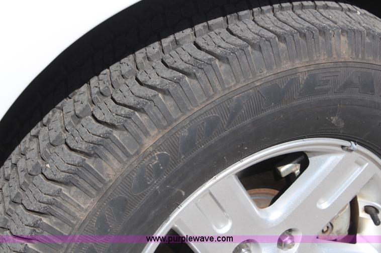 image for item K8949 2005 Ford Escape Hybrid SUV