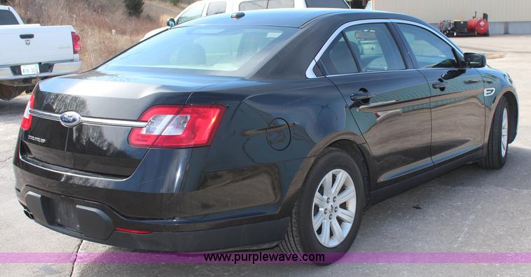 image for item K8996 2011 Ford Taurus SE