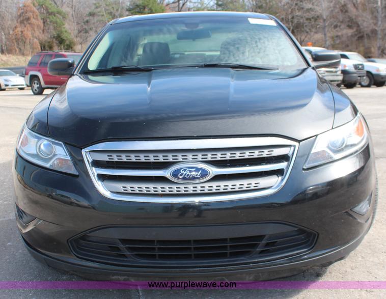 image for item K8996 2011 Ford Taurus SE