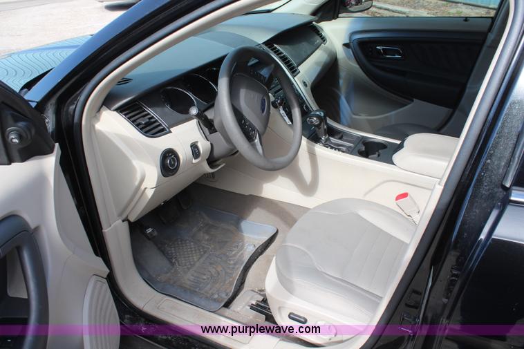 image for item K8996 2011 Ford Taurus SE