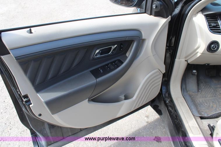 image for item K8996 2011 Ford Taurus SE