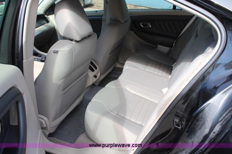 image for item K8996 2011 Ford Taurus SE