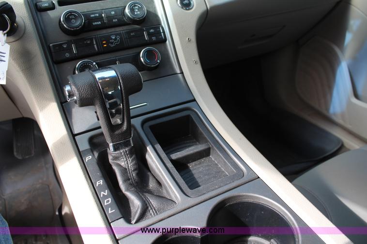 image for item K8996 2011 Ford Taurus SE