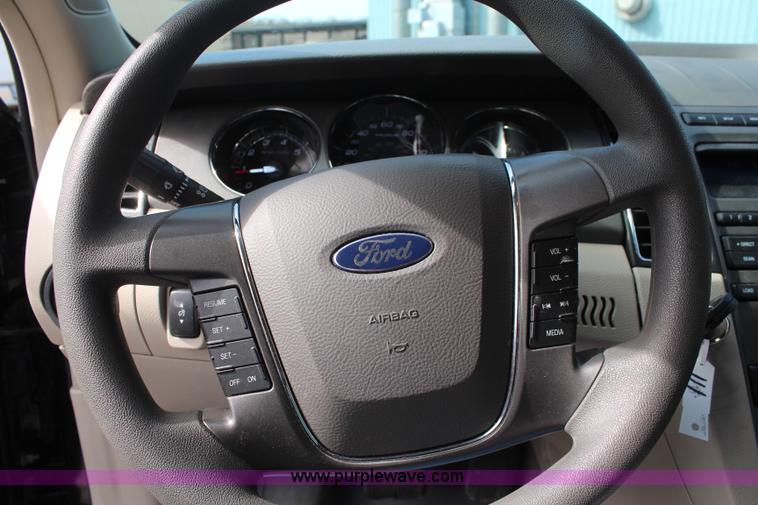 image for item K8996 2011 Ford Taurus SE