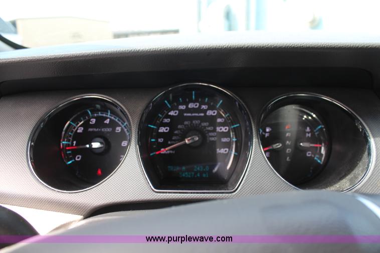 image for item K8996 2011 Ford Taurus SE