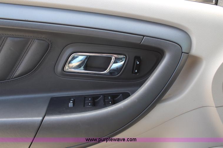 image for item K8996 2011 Ford Taurus SE