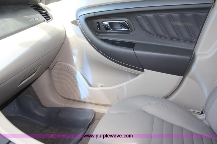 image for item K8996 2011 Ford Taurus SE