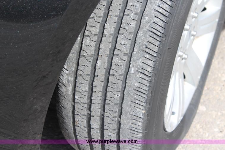 image for item K8996 2011 Ford Taurus SE