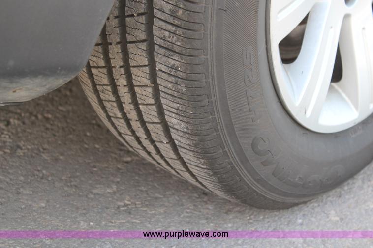 image for item K8996 2011 Ford Taurus SE