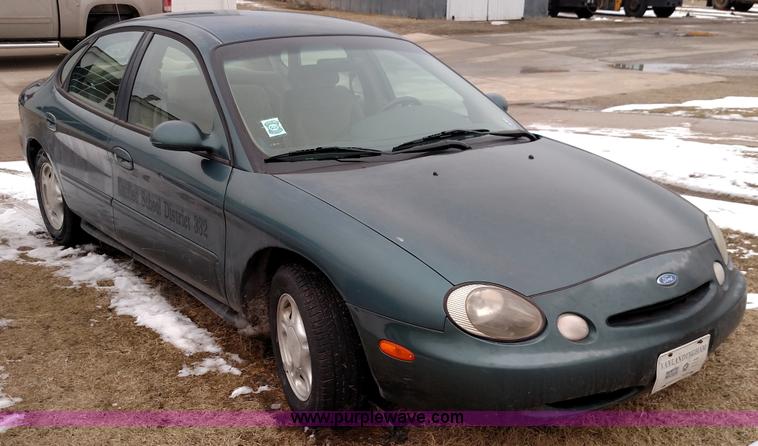 image for item L6699 1997 Ford Taurus GL