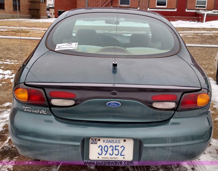 image for item L6699 1997 Ford Taurus GL