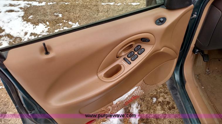 image for item L6699 1997 Ford Taurus GL