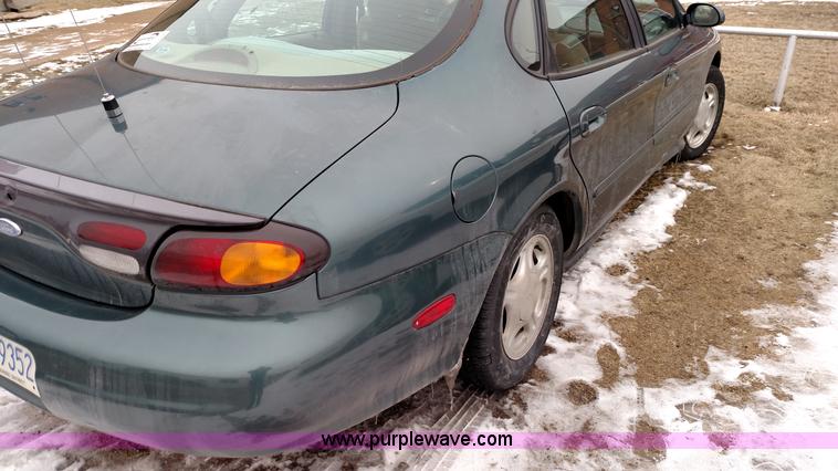 image for item L6699 1997 Ford Taurus GL