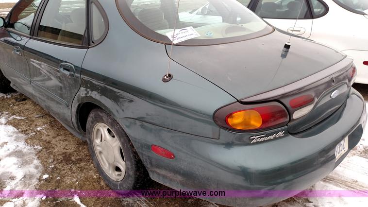image for item L6699 1997 Ford Taurus GL