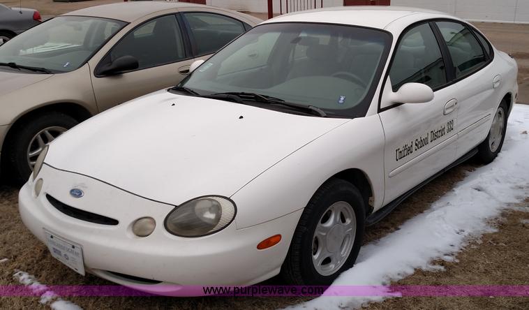 image for item L6700 1997 Ford Taurus GL