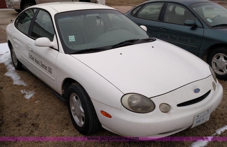 image for item L6700 1997 Ford Taurus GL