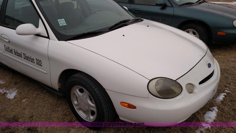 image for item L6700 1997 Ford Taurus GL