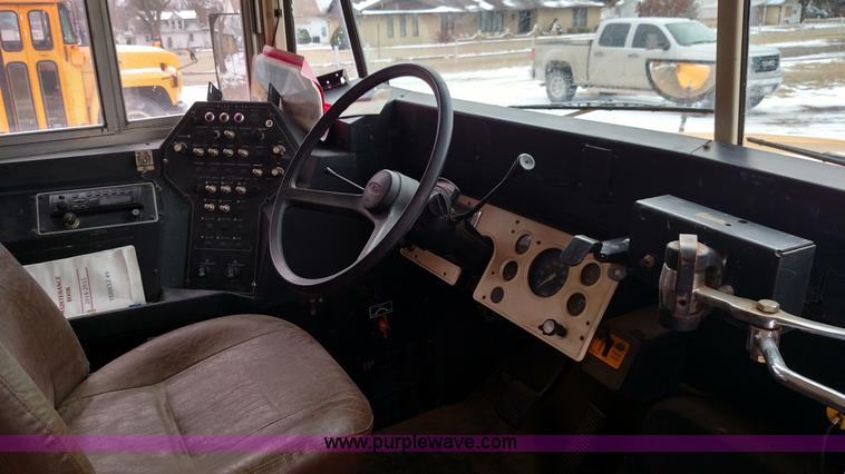 image for item L6701 1998 Ford B800 school bus