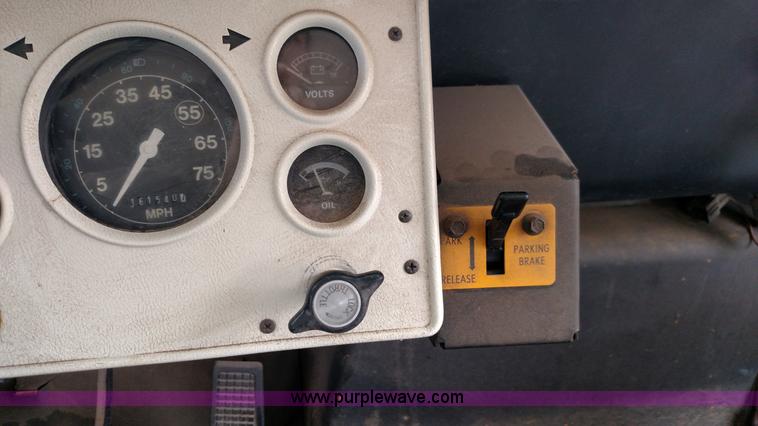 image for item L6701 1998 Ford B800 school bus