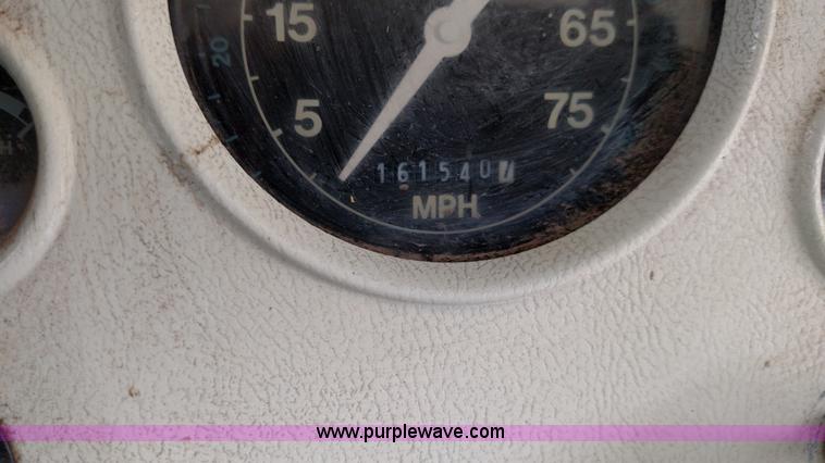 image for item L6701 1998 Ford B800 school bus