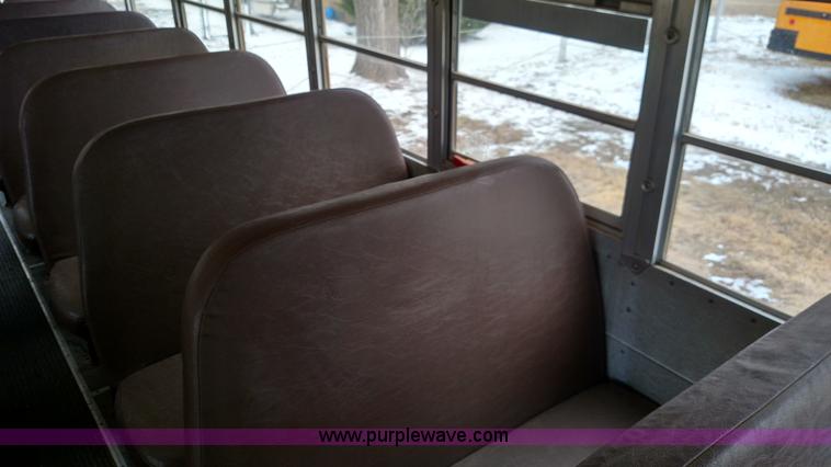 image for item L6701 1998 Ford B800 school bus