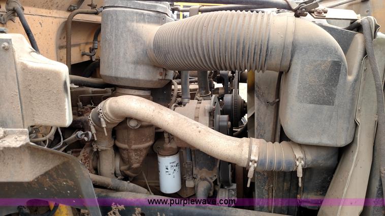 image for item L6701 1998 Ford B800 school bus