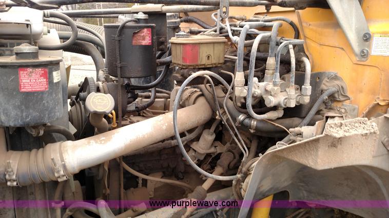 image for item L6701 1998 Ford B800 school bus