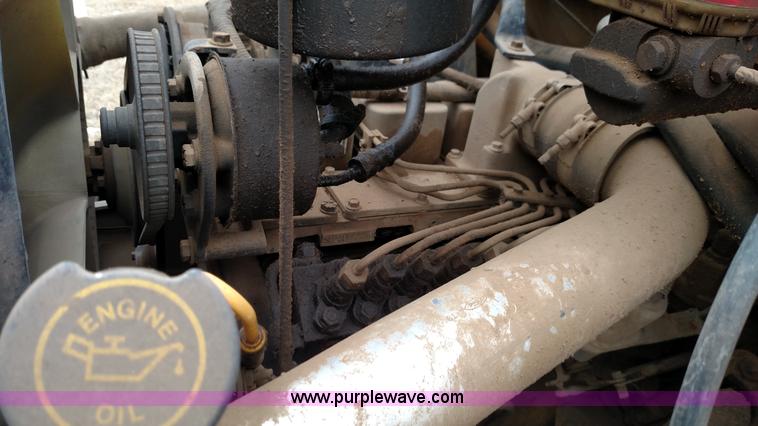 image for item L6701 1998 Ford B800 school bus