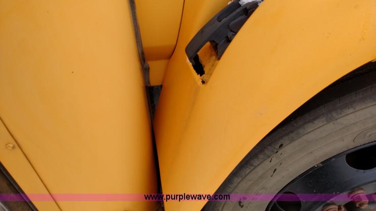 image for item L6701 1998 Ford B800 school bus