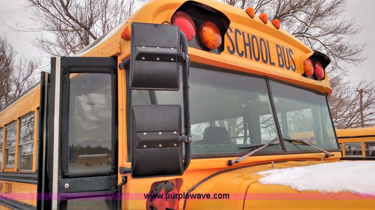 image for item L6701 1998 Ford B800 school bus