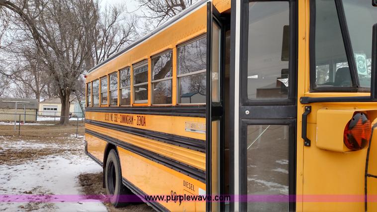 image for item L6701 1998 Ford B800 school bus