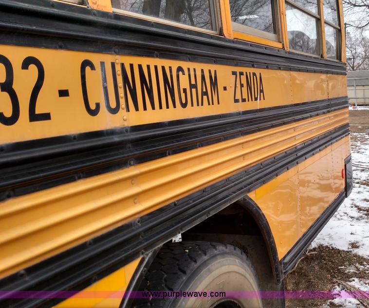 image for item L6701 1998 Ford B800 school bus