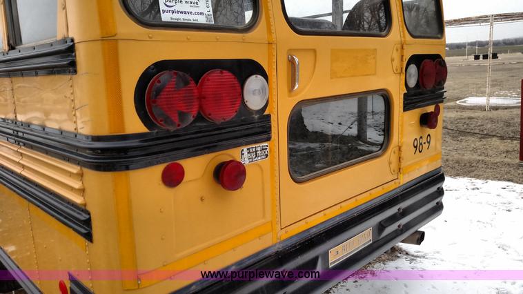 image for item L6701 1998 Ford B800 school bus