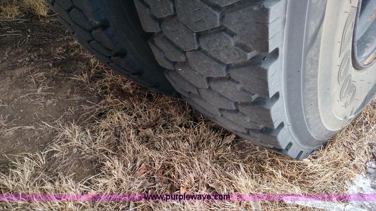 image for item L6701 1998 Ford B800 school bus