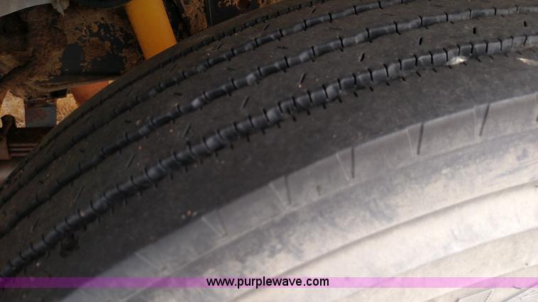 image for item L6701 1998 Ford B800 school bus