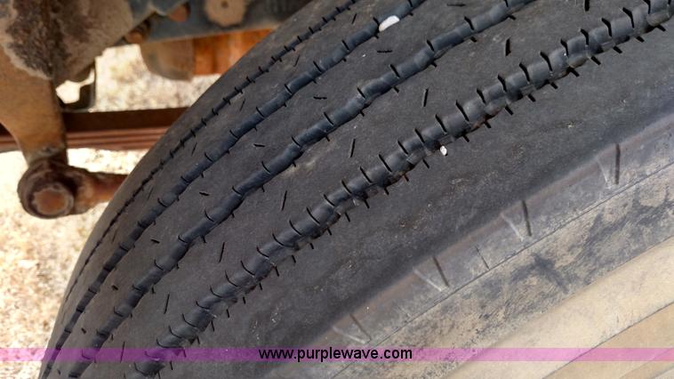 image for item L6701 1998 Ford B800 school bus