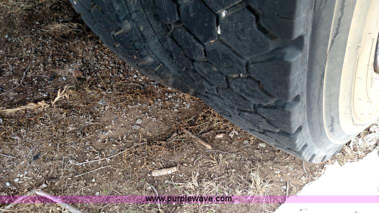 image for item L6701 1998 Ford B800 school bus