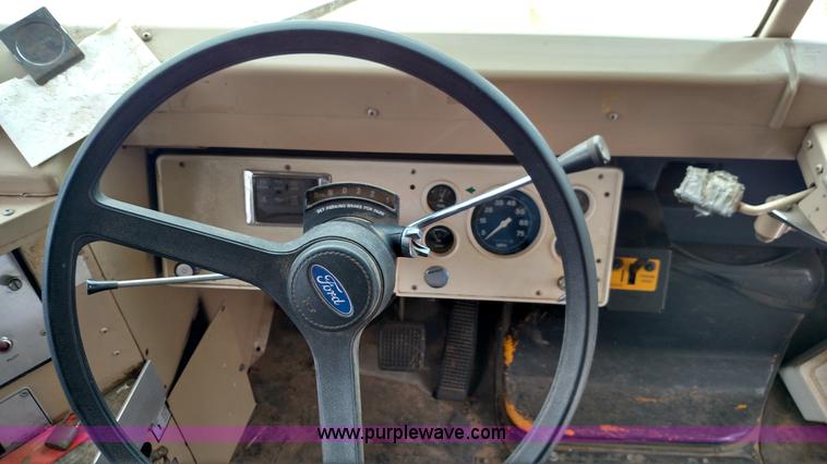 image for item L6702 1994 Ford B700 school bus