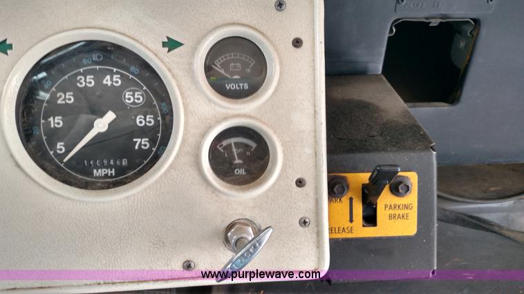 image for item L6702 1994 Ford B700 school bus