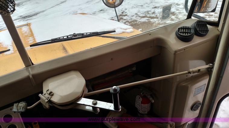 image for item L6702 1994 Ford B700 school bus