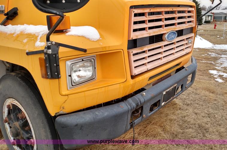 image for item L6702 1994 Ford B700 school bus