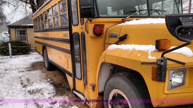 image for item L6702 1994 Ford B700 school bus