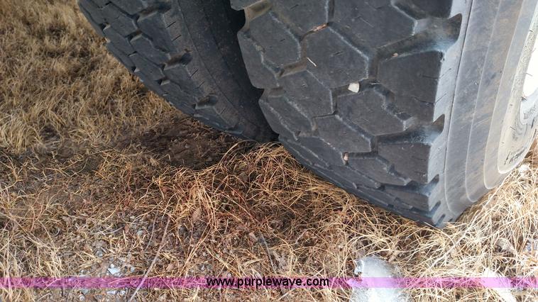 image for item L6702 1994 Ford B700 school bus