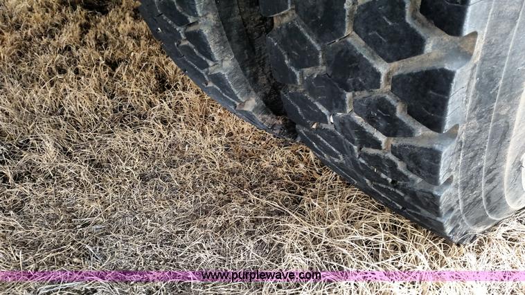 image for item L6702 1994 Ford B700 school bus