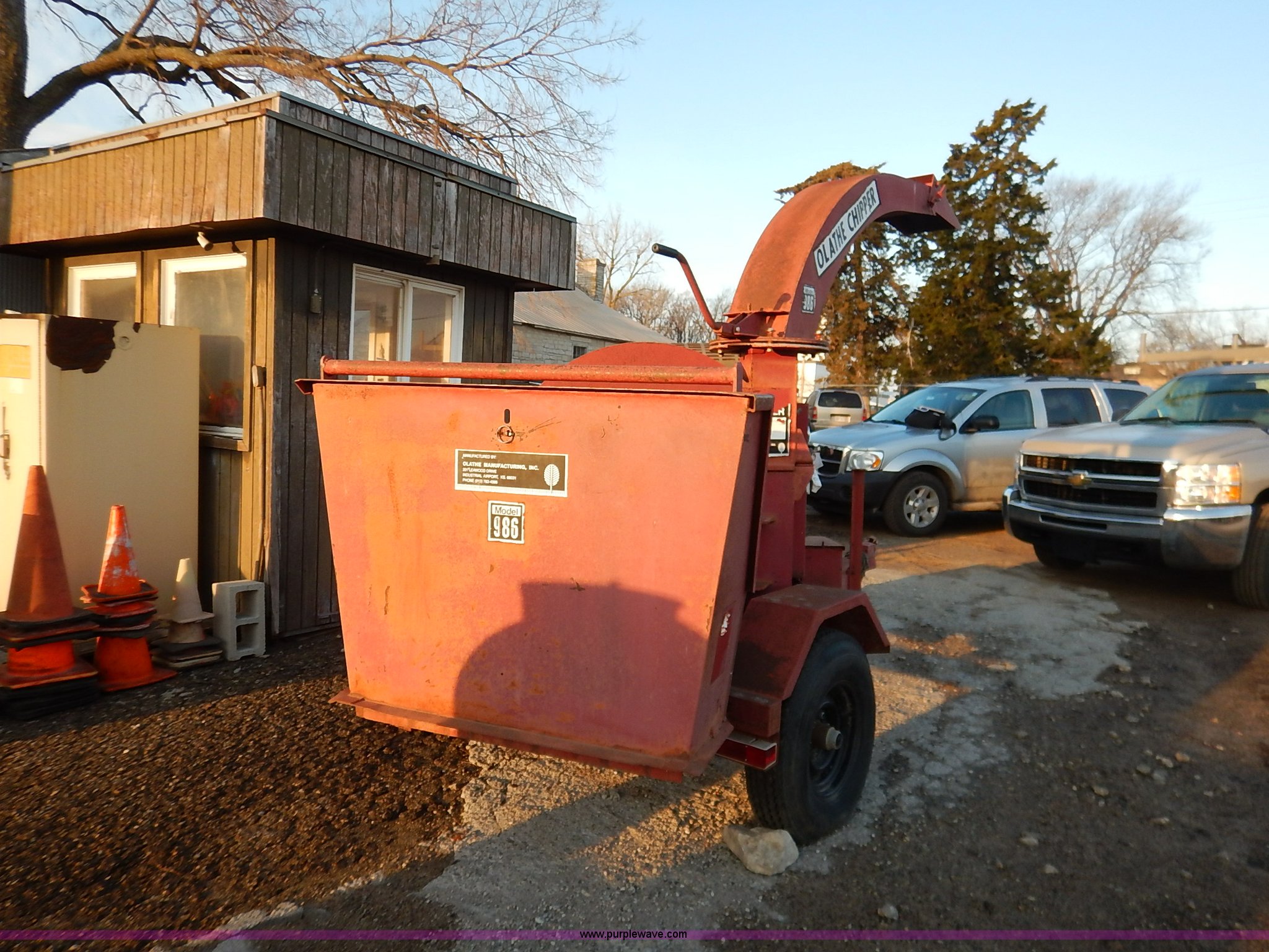 Olathe 986 wood chipper in Manhattan, KS Item AV9505 sold Purple Wave