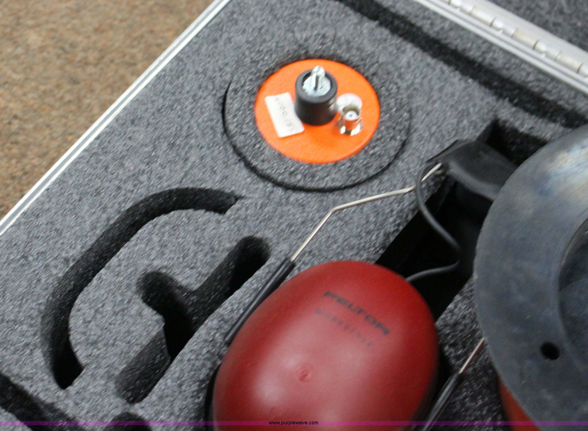 Metrotech HL400 leak detector in Cunningham, KS Item BC9230 sold